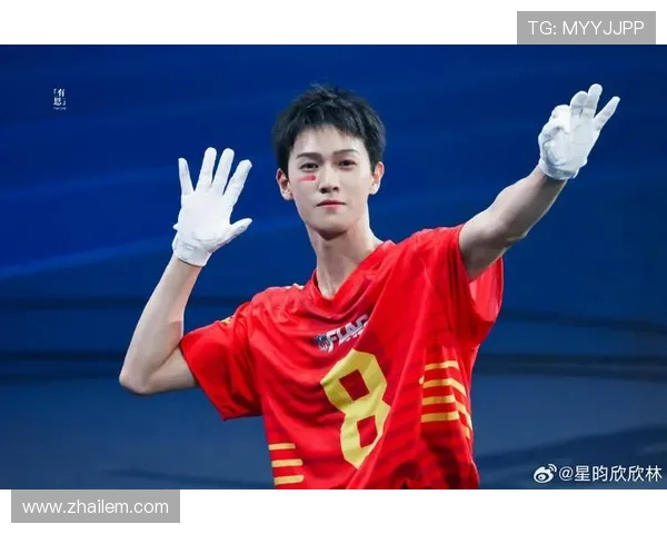 李昀锐邢武篮球路透释出！红色球服点燃体育生荷尔蒙风暴